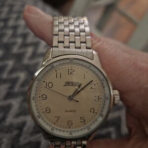 Solo Men's Beige Dial Silver Watch